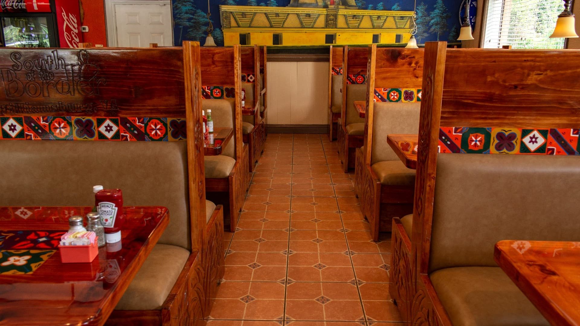 Muebles personalizables para restaurante mexicano | Muebles Lacandona