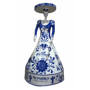 Detalle de pintura a mano en Catrinas personalizadas para restaurantes