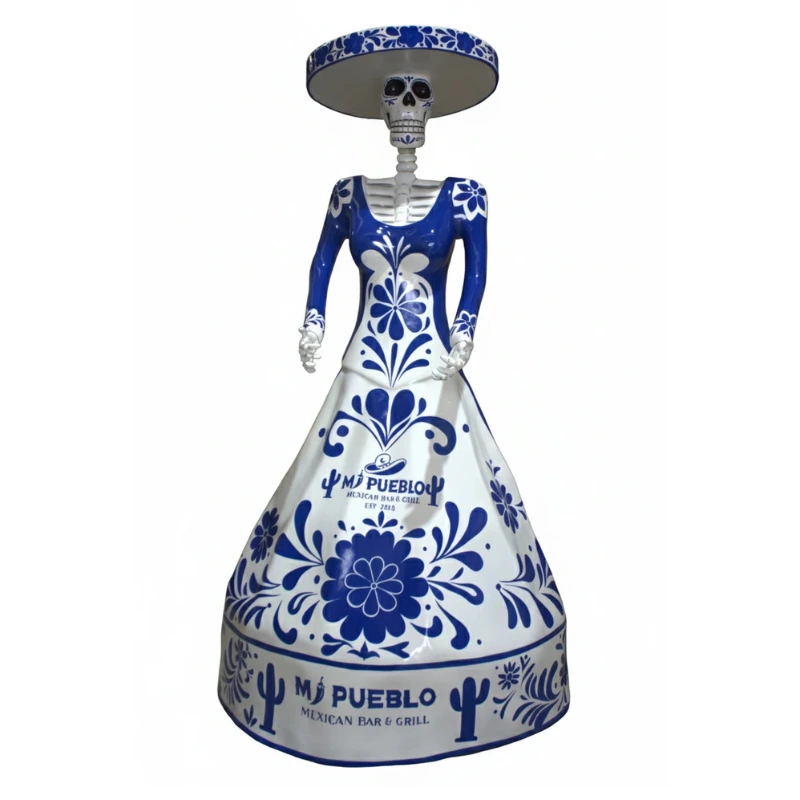 Detalle de pintura a mano en Catrinas personalizadas para restaurantes