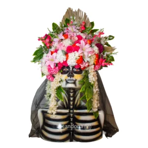 Estatua de Catrina Mexicana con Flores